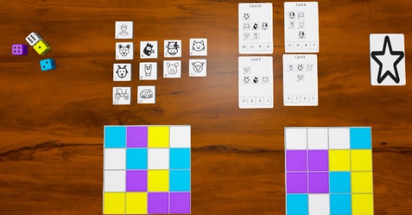 Player board, scoring cards, square tiles with pictures of farm animals, and 4 dice in 4 colors.